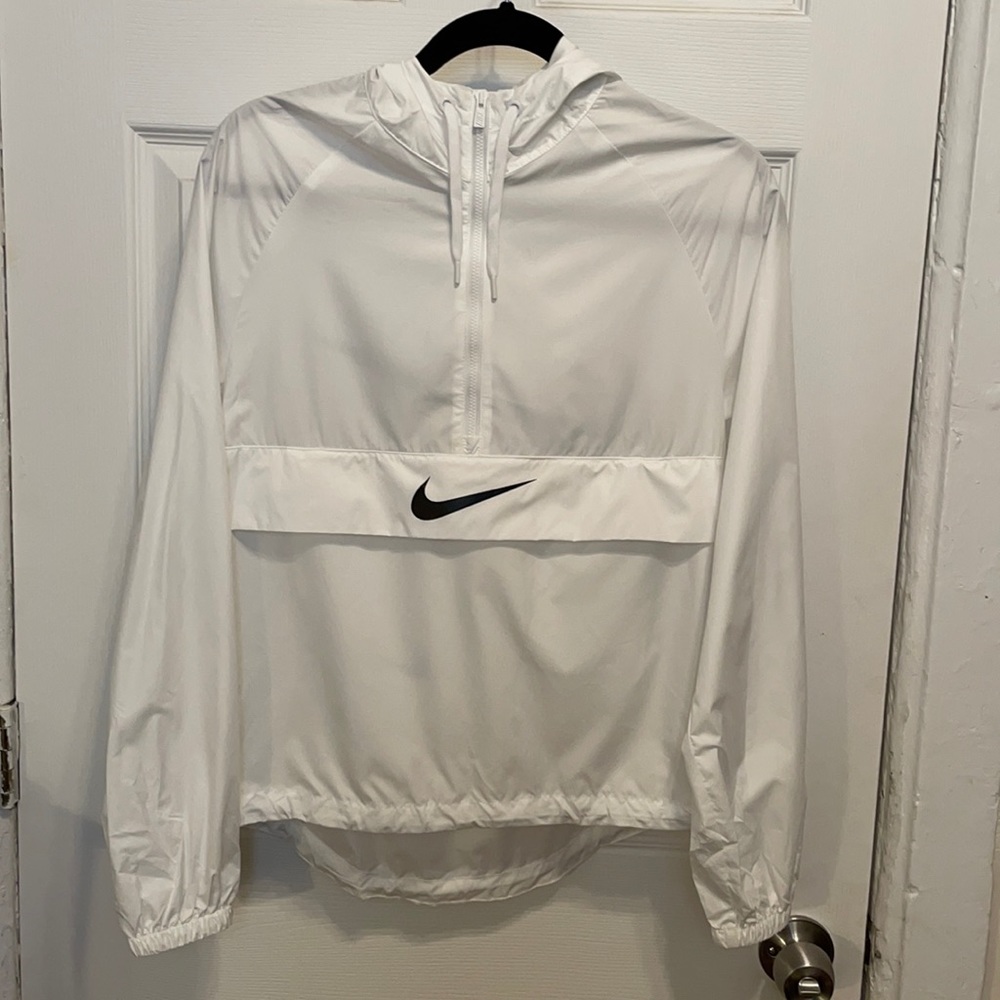 Nike pullover hooded jacket w/ front pocket